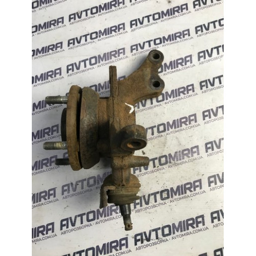 Кулак попоротный передний правый Kia Ceed 2006-2012 517161H500